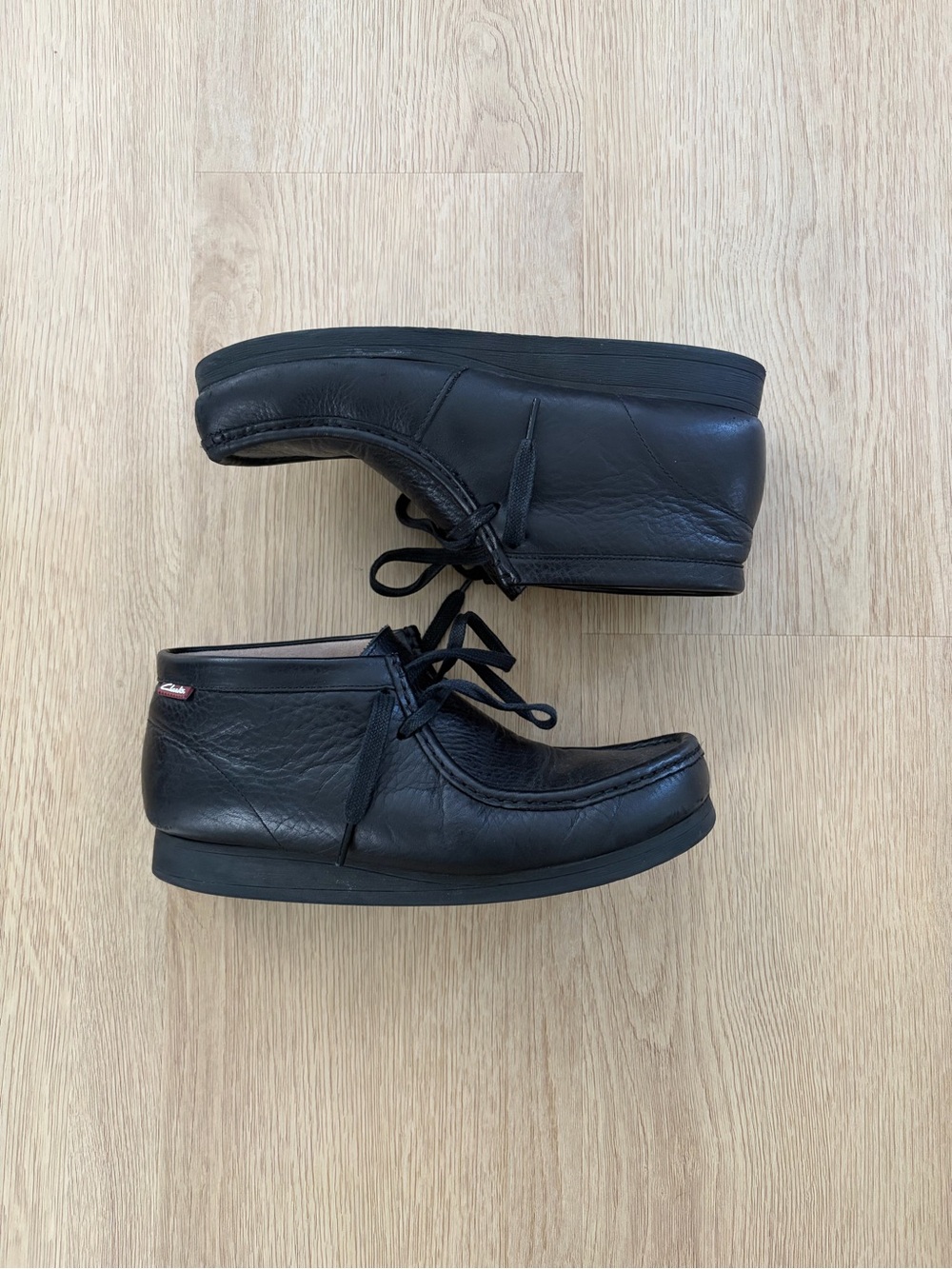 Clarks Wallabee Black Leather Lace-Up
